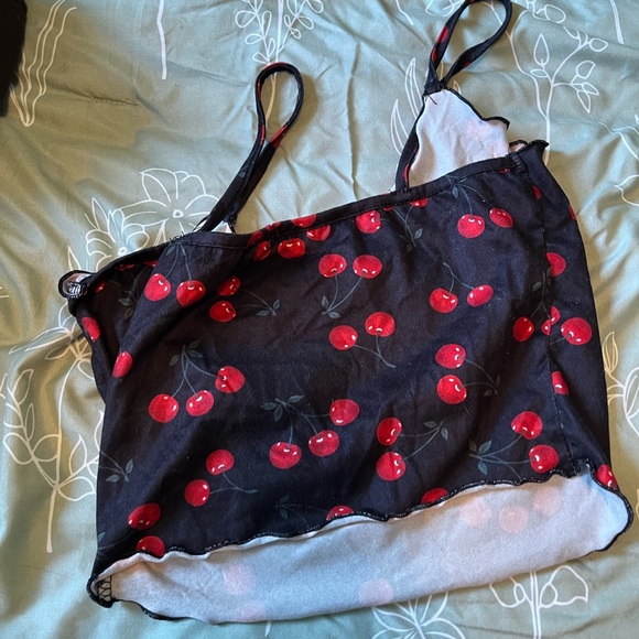 crop top - Picture 2 of 3